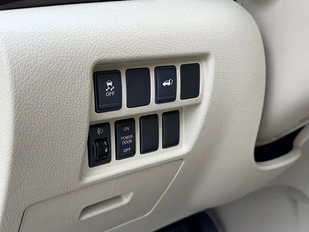 Nissan Quest — фото 8