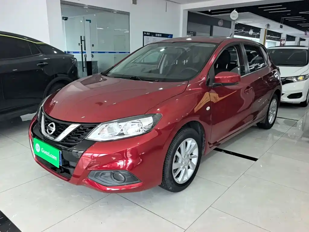 Nissan Tiida — фото 2