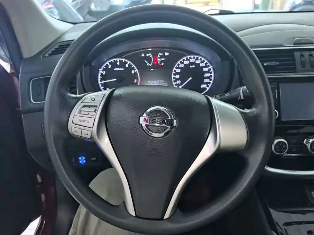 Nissan Tiida — фото 11