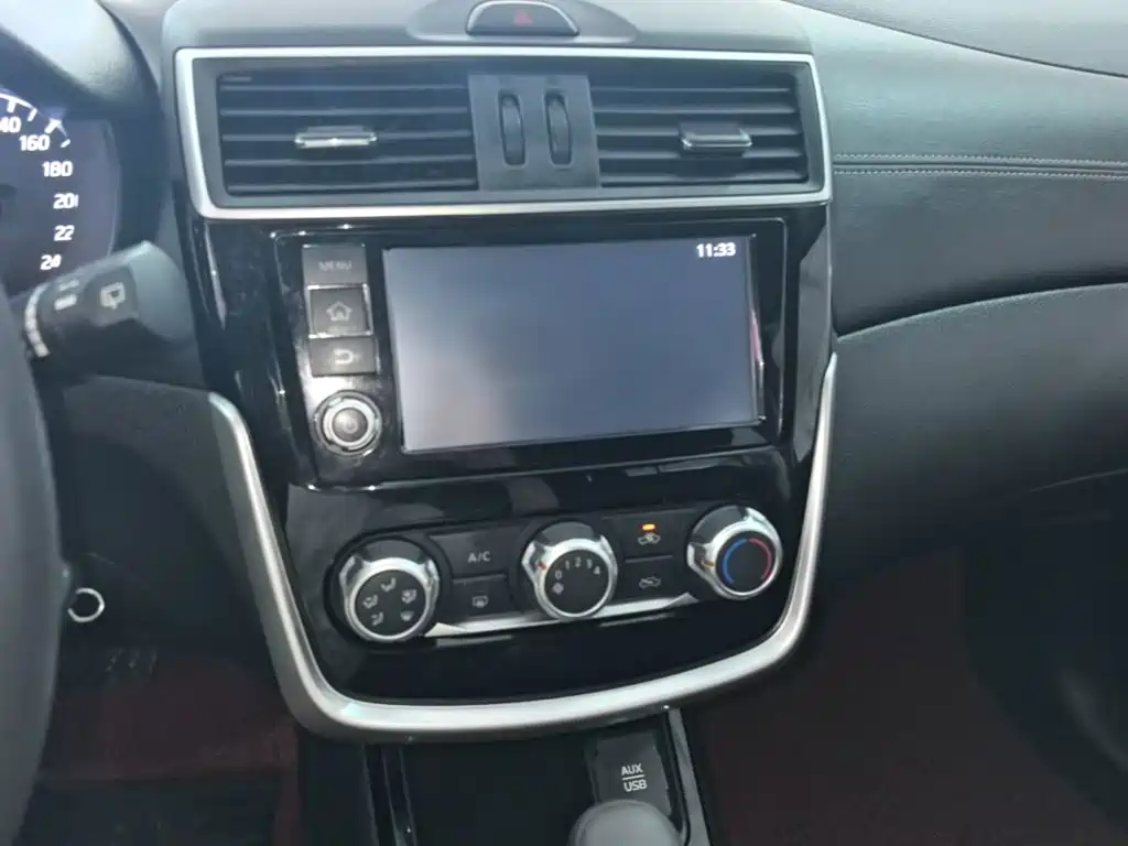 Nissan Tiida — фото 13