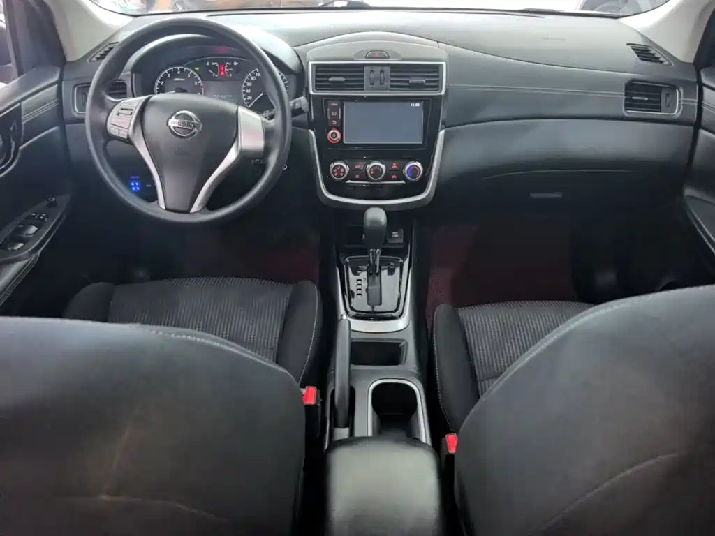 Nissan Tiida — фото 10