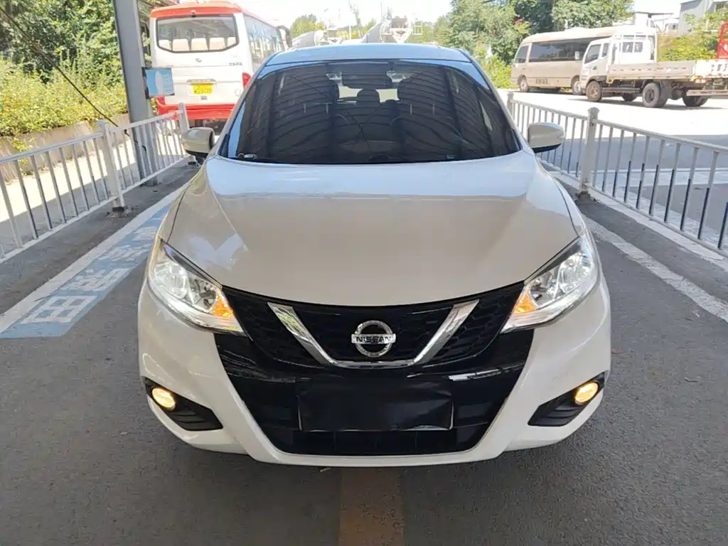 Nissan Tiida — фото 3