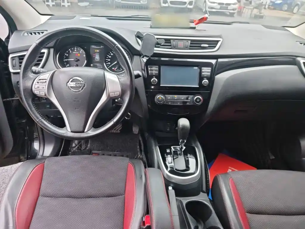 Nissan Qashqai — фото 10