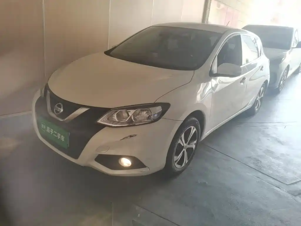 Nissan Tiida — фото 2