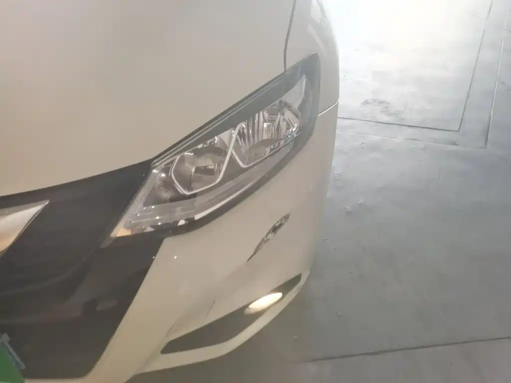 Nissan Tiida — фото 3