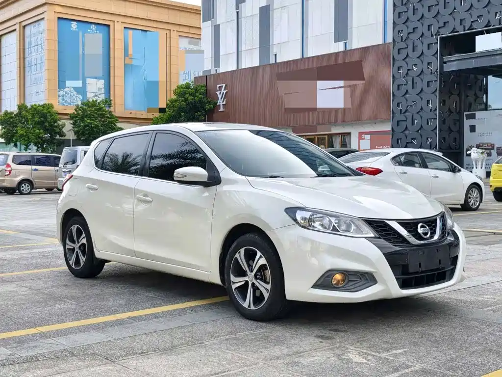 Nissan Tiida — фото 3