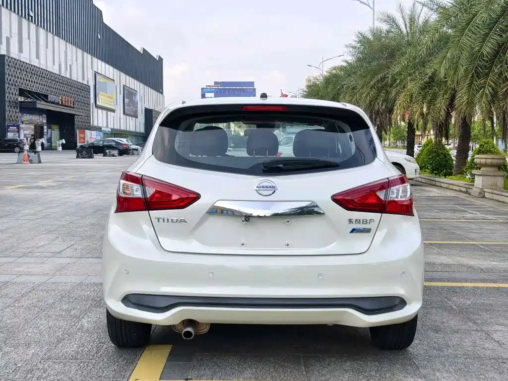 Nissan Tiida — фото 4