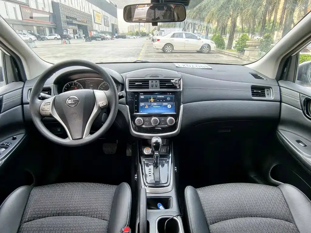 Nissan Tiida — фото 9