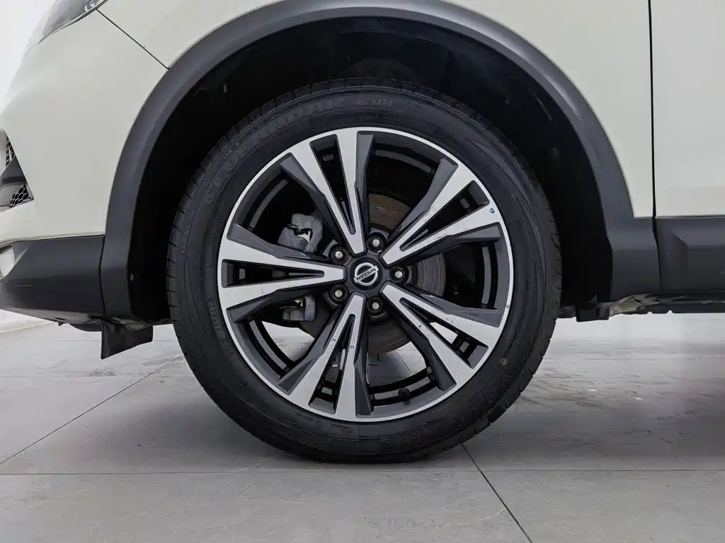 Nissan Qashqai — фото 17