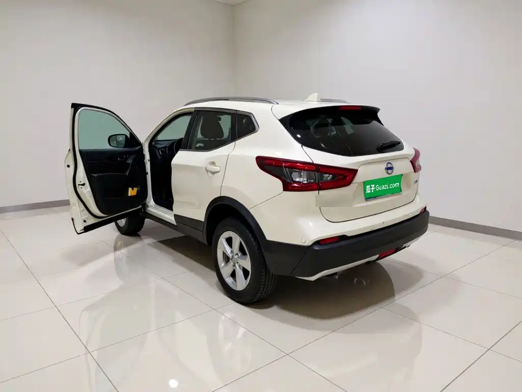 Nissan Qashqai — фото 4