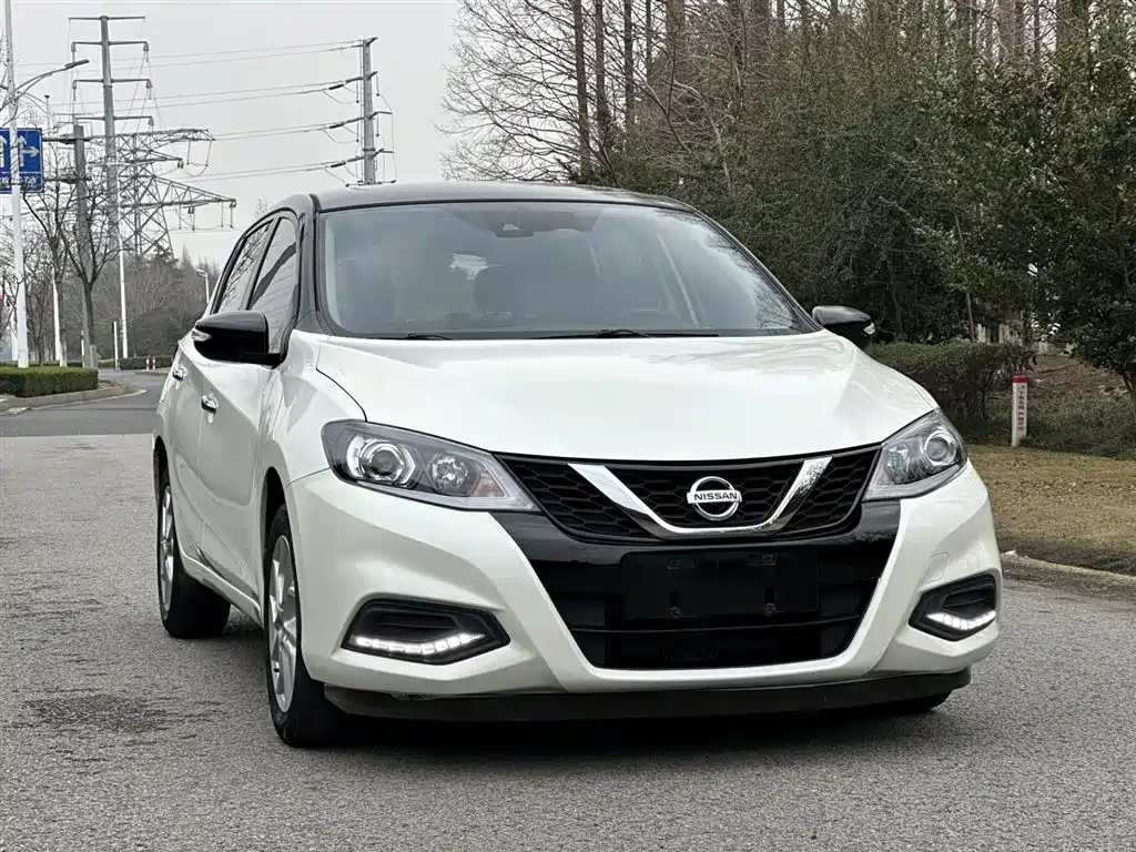 Nissan Tiida — фото 2