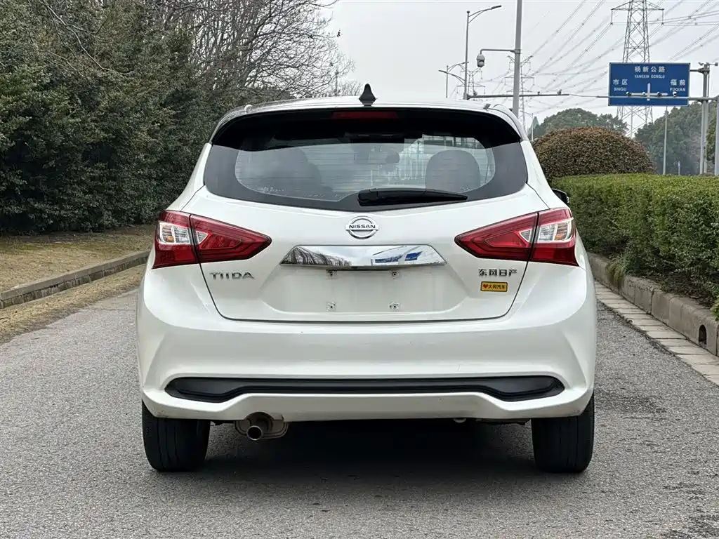 Nissan Tiida — фото 4