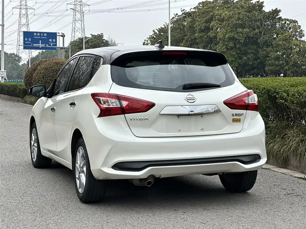 Nissan Tiida — фото 5