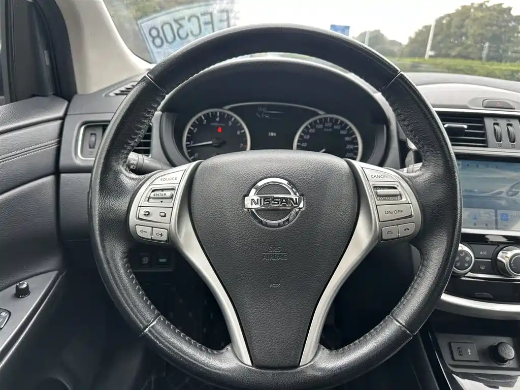 Nissan Tiida — фото 9