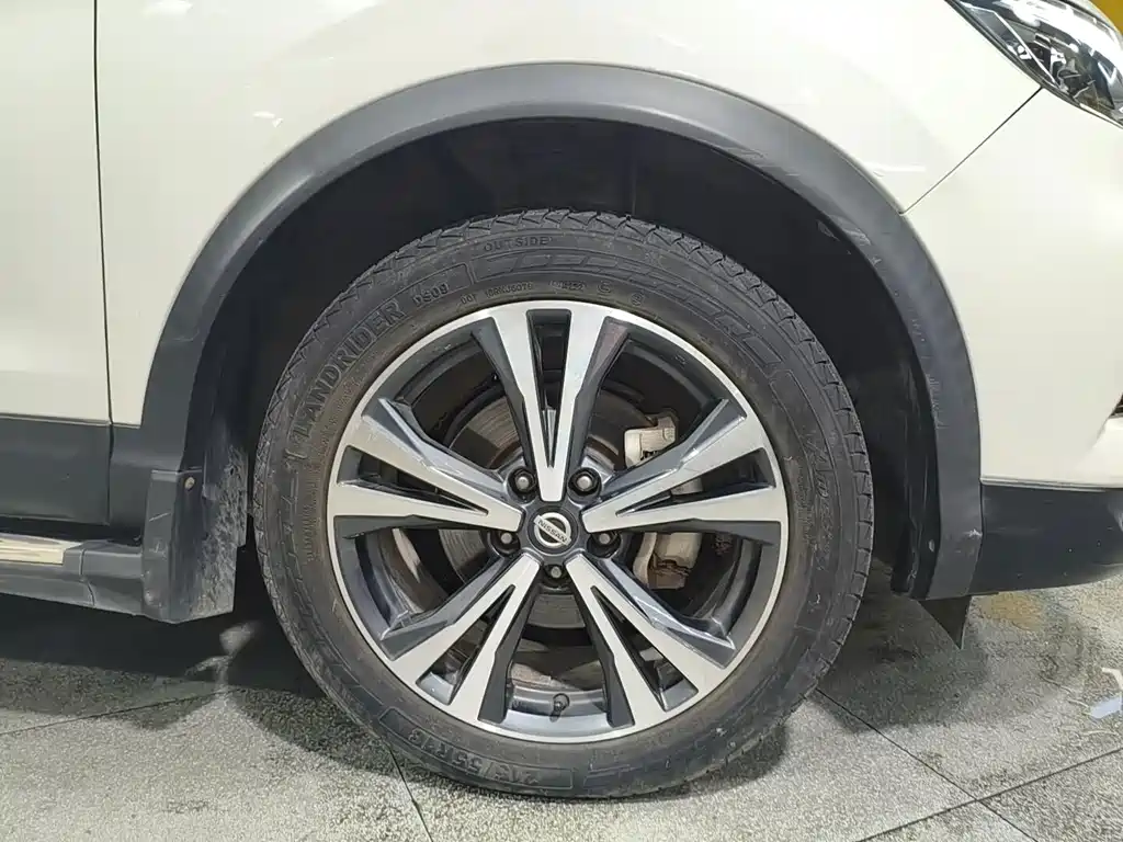 Nissan Qashqai — фото 17