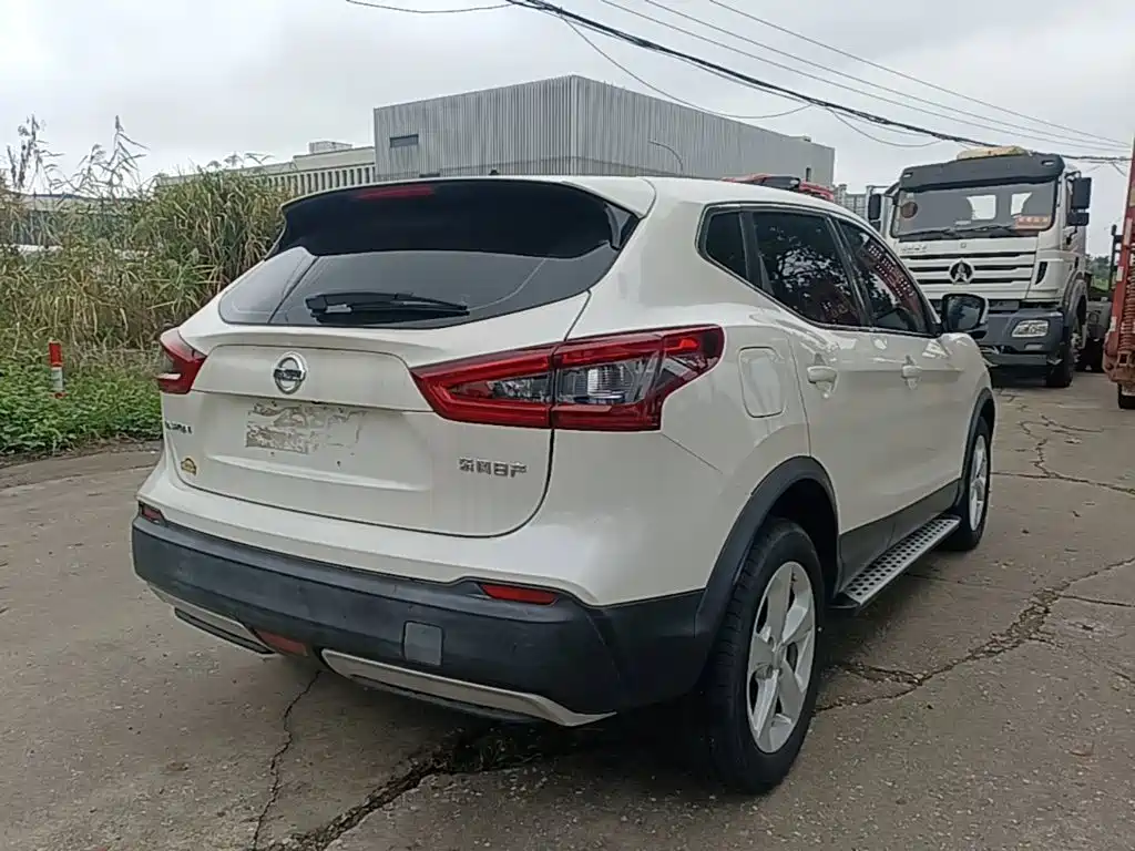 Nissan Qashqai — фото 7