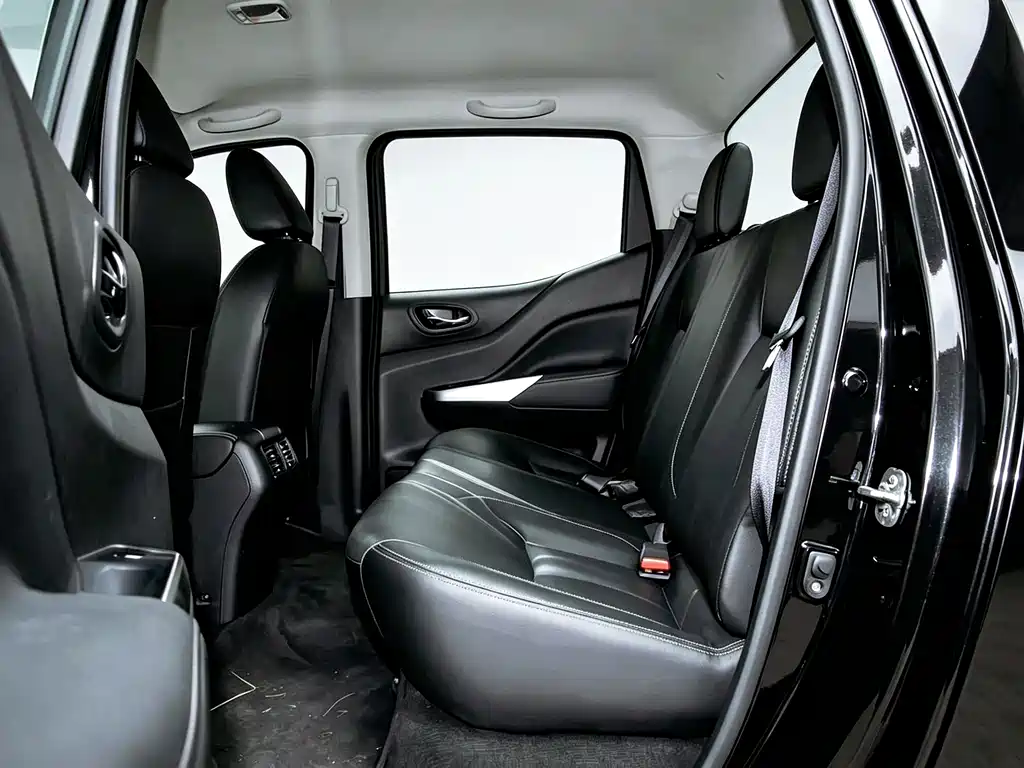 Nissan Navara — фото 9