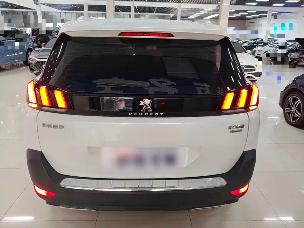 Peugeot 5008 — фото 6
