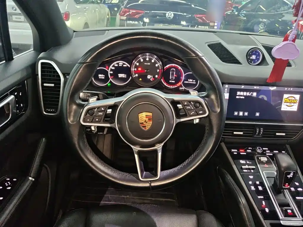 Porsche Cayenne — фото 11