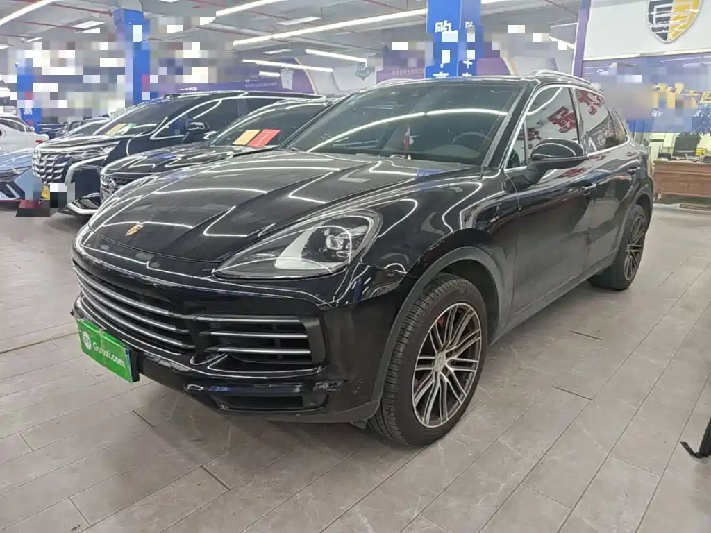 Porsche Cayenne — фото 1