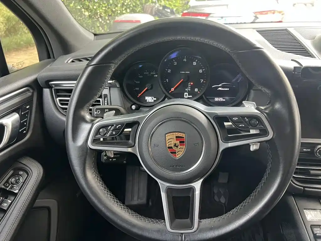 Porsche Macan — фото 9