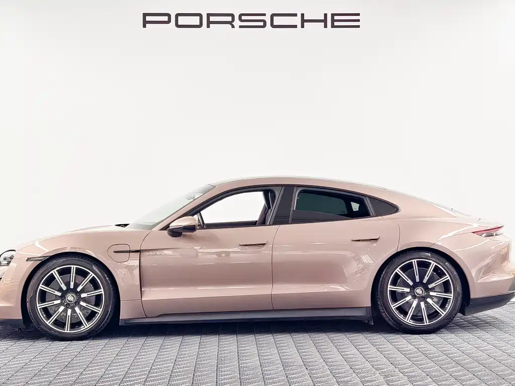 Porsche Taycan — фото 5