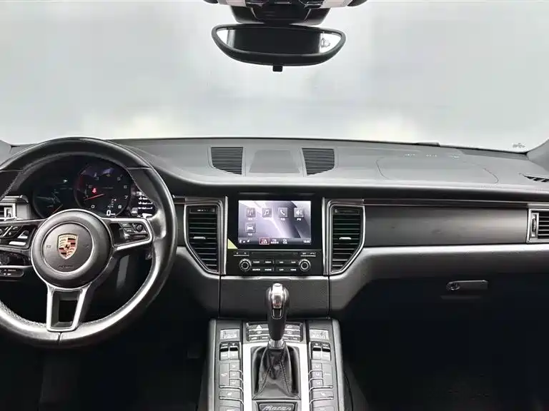 Porsche Macan — фото 13