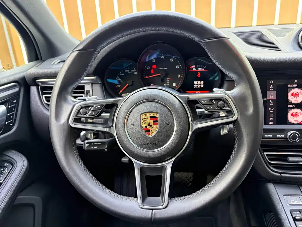 Porsche Macan — фото 7