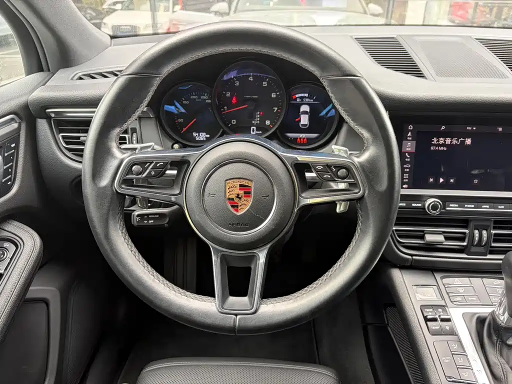 Porsche Macan — фото 13