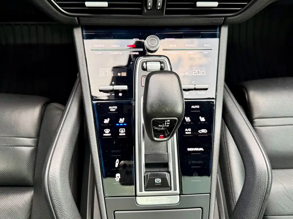 Porsche Cayenne Hybrid — фото 15