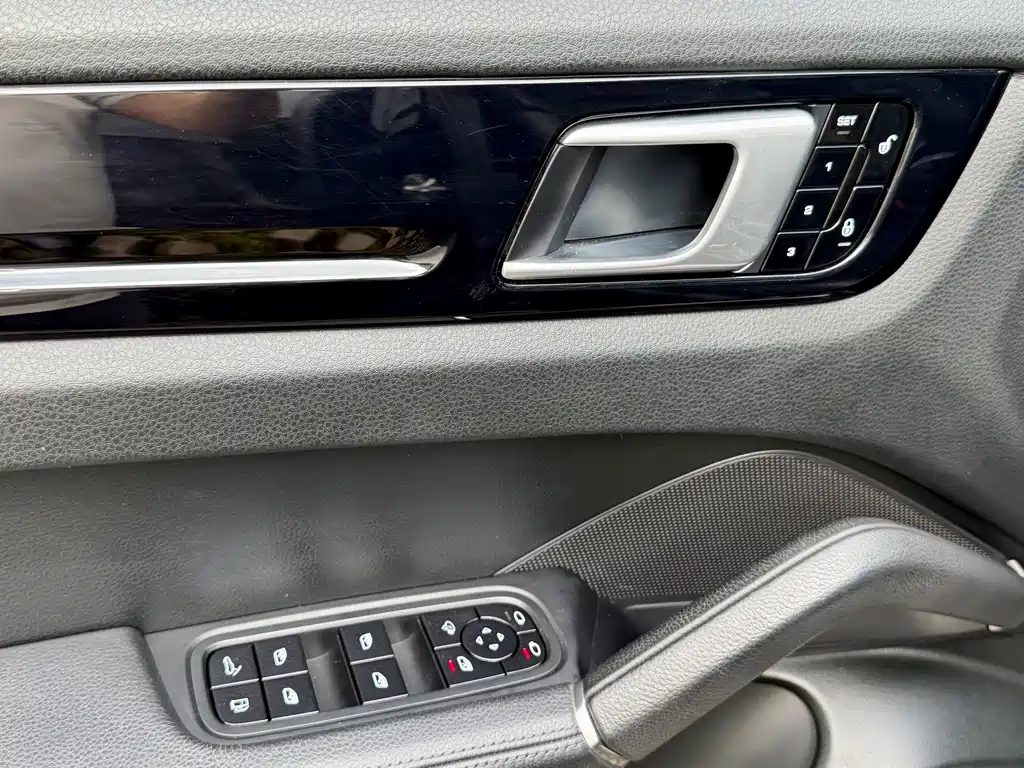 Porsche Cayenne Hybrid — фото 10