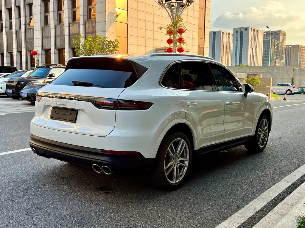 Porsche Cayenne — фото 10