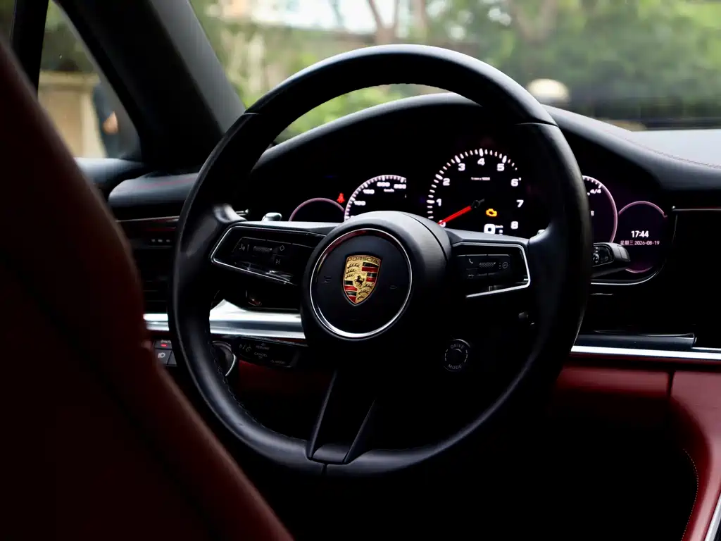 Porsche Panamera — фото 10