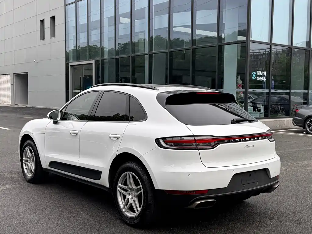 Porsche Macan — фото 24