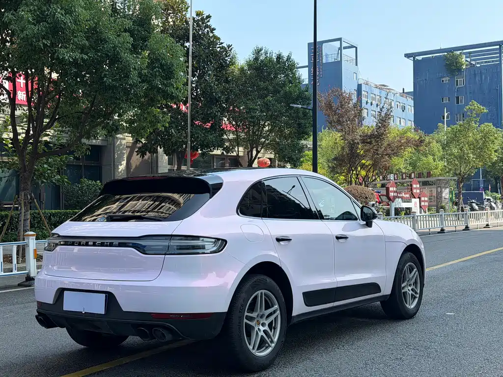 Porsche Macan — фото 18