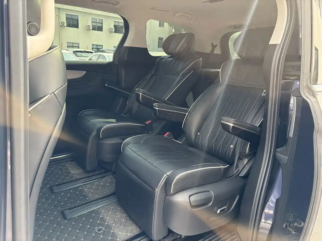 Roewe iMAX8 — фото 7