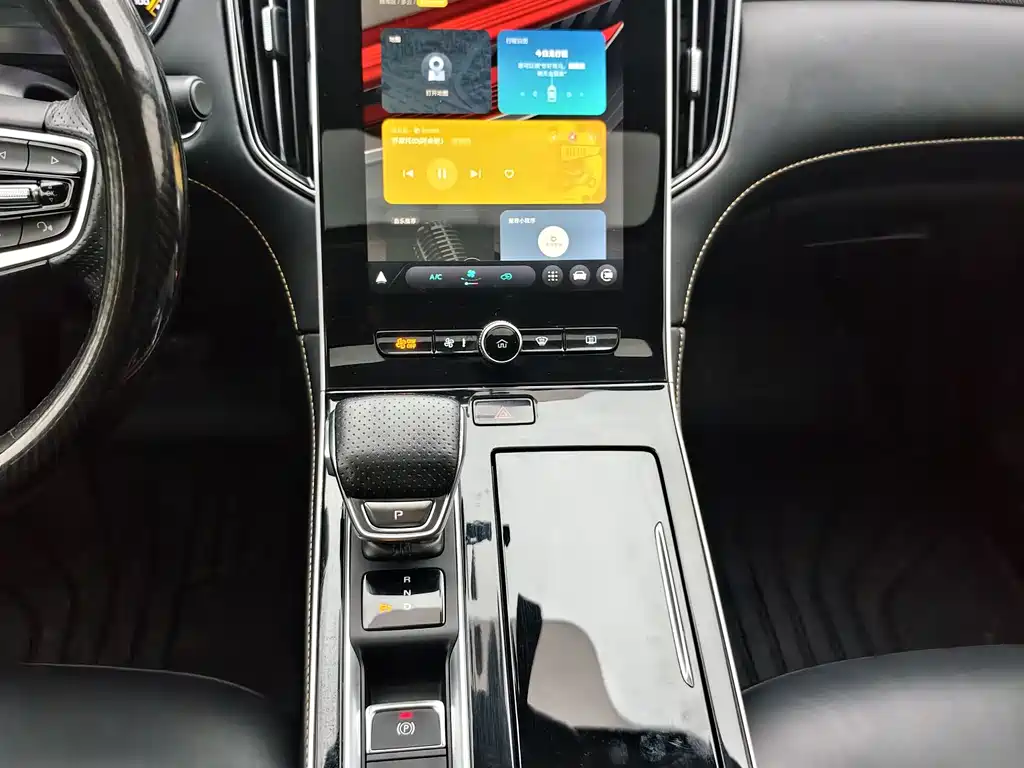 Roewe i6 MAX New Energy — фото 8