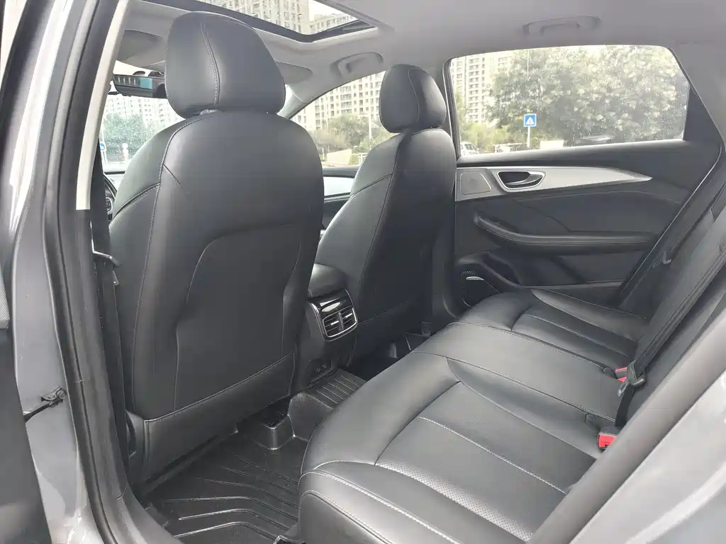 Roewe i6 MAX New Energy — фото 10