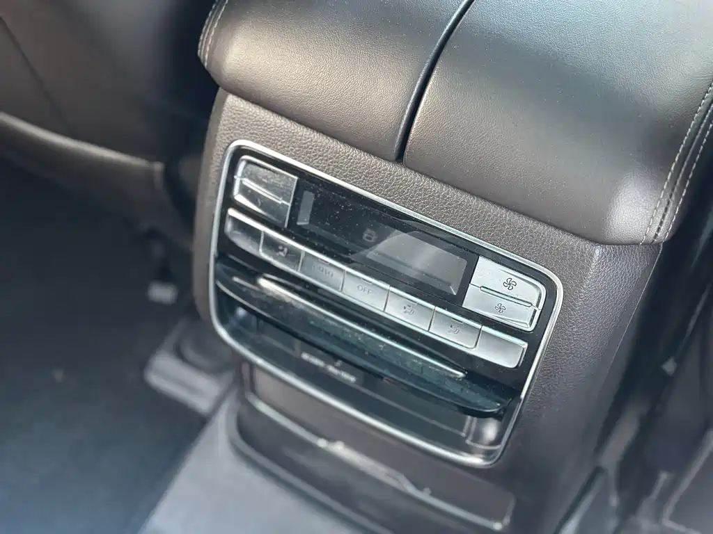Roewe RX8 — фото 10