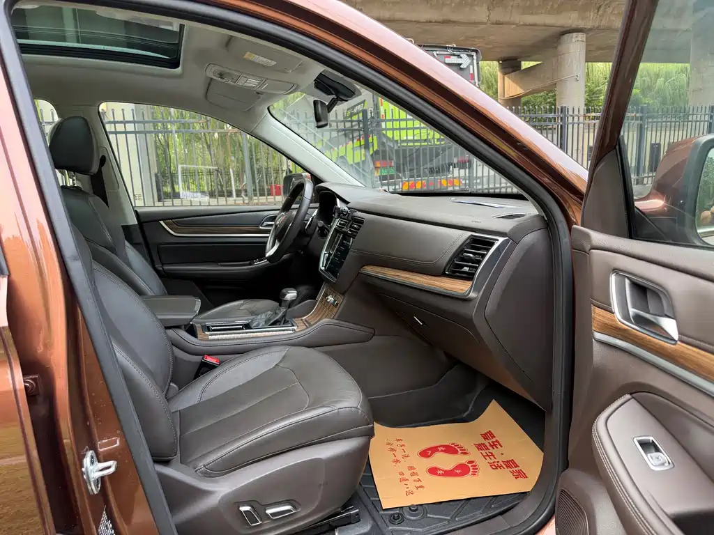 Roewe RX8 — фото 10
