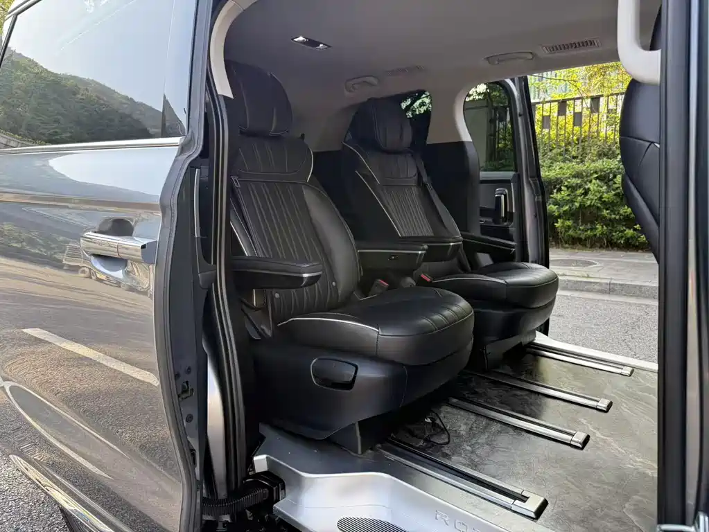Roewe iMAX8 — фото 8
