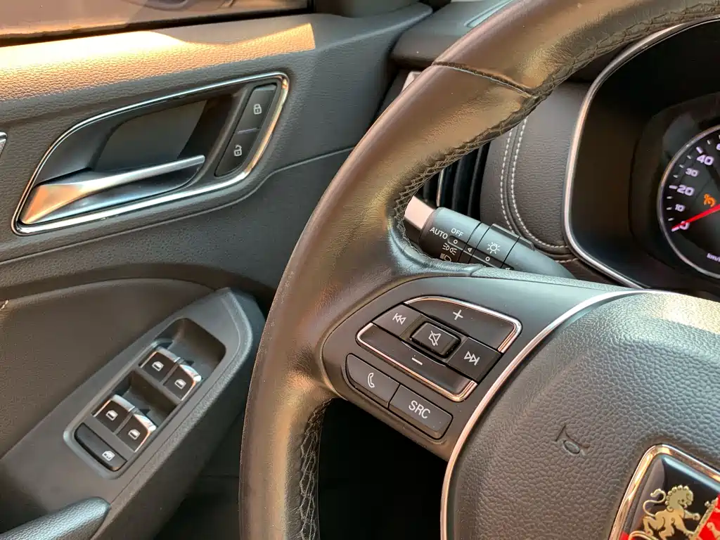 Roewe RX5 — фото 17