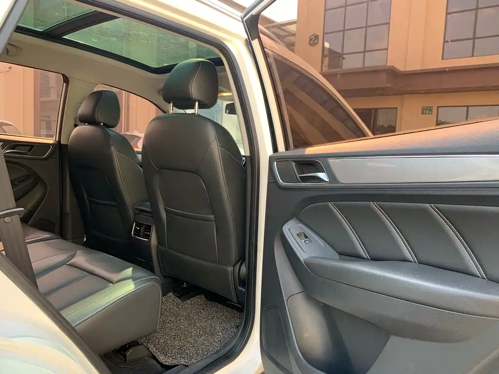 Roewe RX5 — фото 10