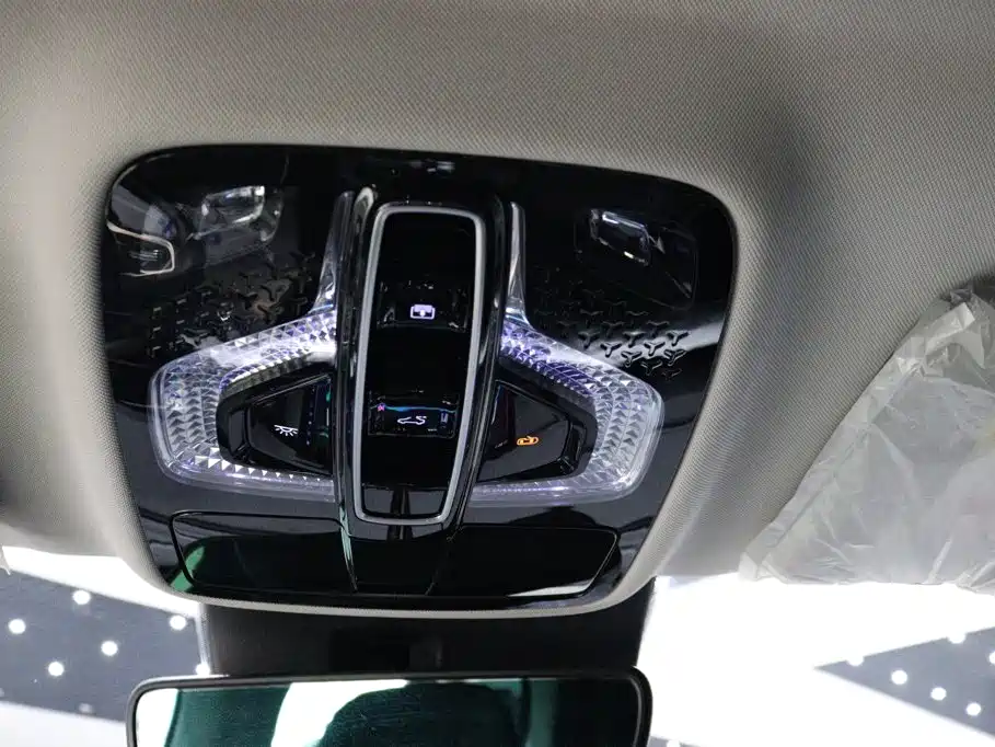 Roewe iMAX8 — фото 13