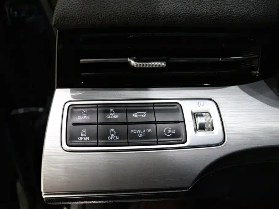 Roewe iMAX8 — фото 18