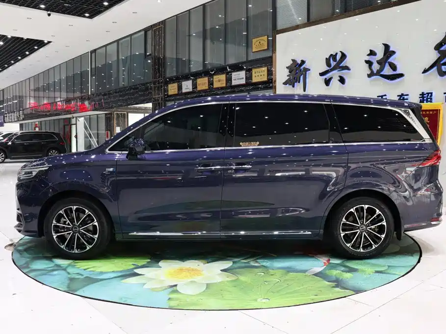 Roewe iMAX8 — фото 3