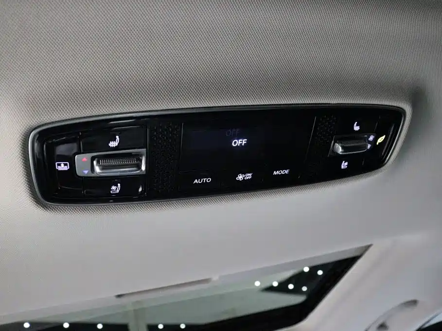 Roewe iMAX8 — фото 23