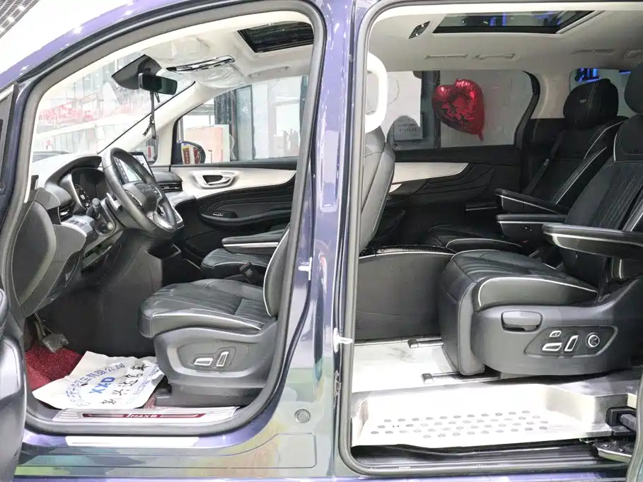 Roewe iMAX8 — фото 7