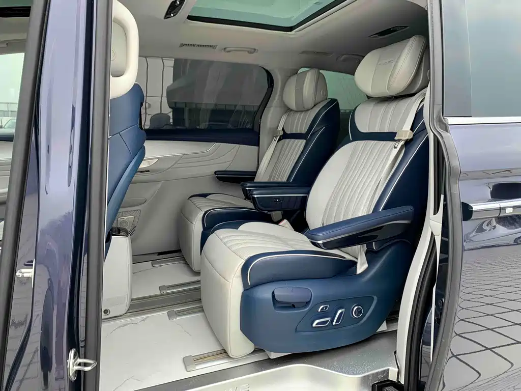 Roewe iMAX8 — фото 9