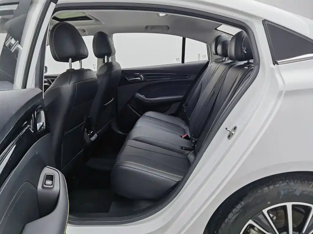 Roewe i5 — фото 15